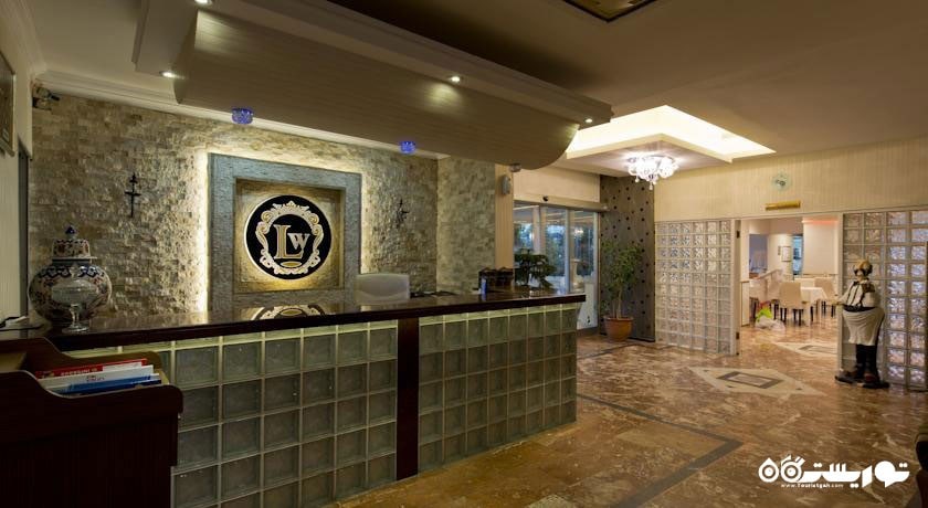 میز پذیرش هتل لارا ورلد